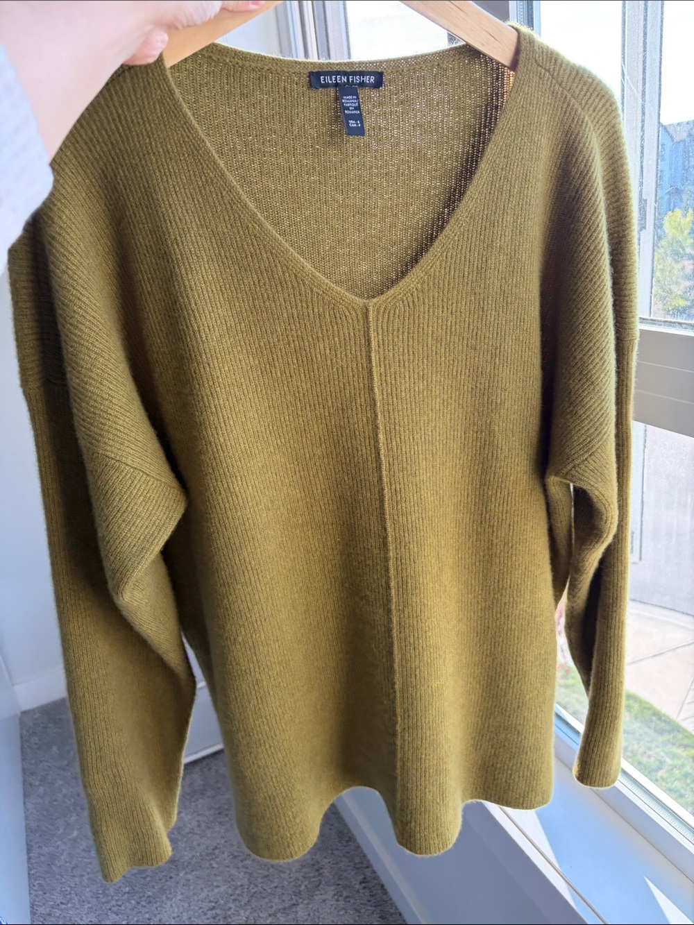 100% Cashmere Elieen Fisher Olive Green V-Neck Ribbed Knit Sweater - sz S